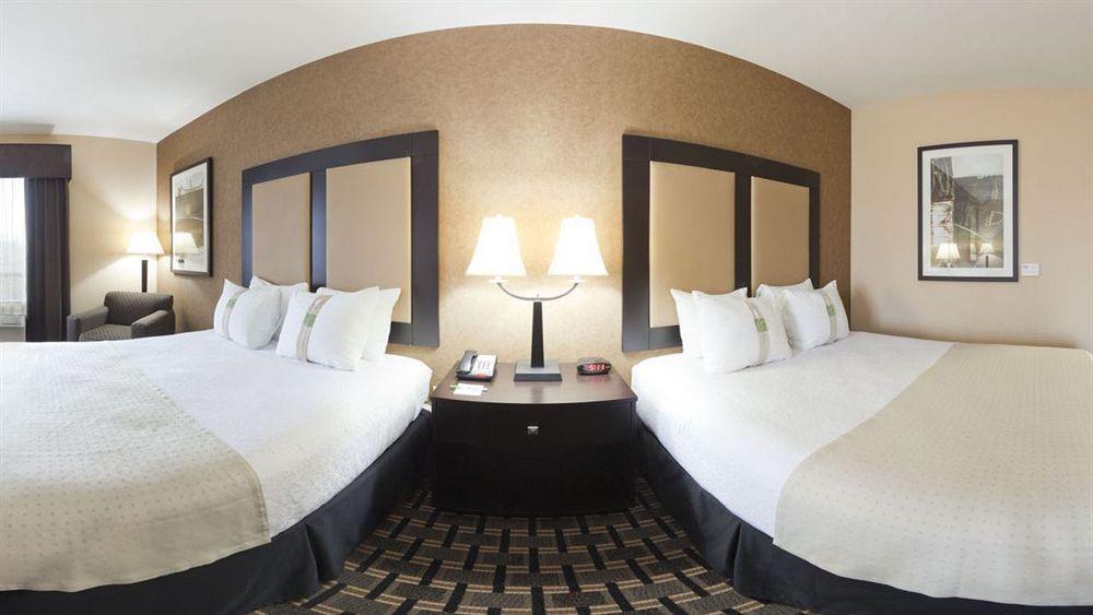 Holiday Inn Arlington Northeast By Ihg Exterior photo